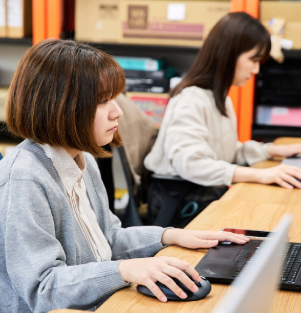 EC支援事業のメンバーが打ち合わせをしている様子